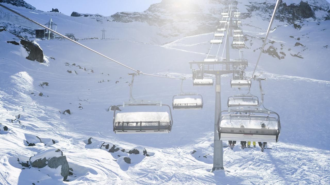 Saas Fee en Haut-Valais fait partie des trois nouvelles stations à intégrer le Magic Pass. [Keystone - Manuel Lopez]