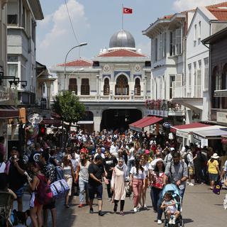 Touristes dans les rues de Buyukada, en Turquie, en juillet 2018. [AP/Keystone - Lefteris Pitarakis]