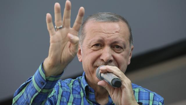 Recep Tayyip Erdogan, ce vendredi 1 juin 2018, lors d'un meeting électoral à Adiyaman. [Presidential Press Service via AP, Pool]