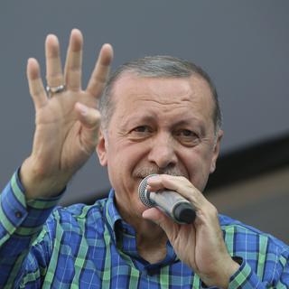 Recep Tayyip Erdogan, ce vendredi 1 juin 2018, lors d'un meeting électoral à Adiyaman. [Presidential Press Service via AP, Pool]