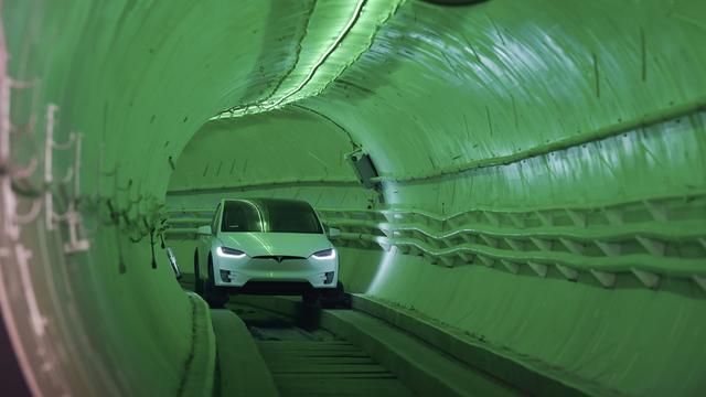 Le tunnel révolutionnaire d'Elon Musk pour éviter les embouteillages. [Keystone - Robyn Beck/Pool Photo via AP]