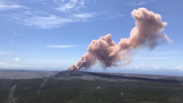 Le volcan Kilauea est entré en éruption jeudi à Hawaï. [U.S. Geological Survey - Kevan Kamibayash]