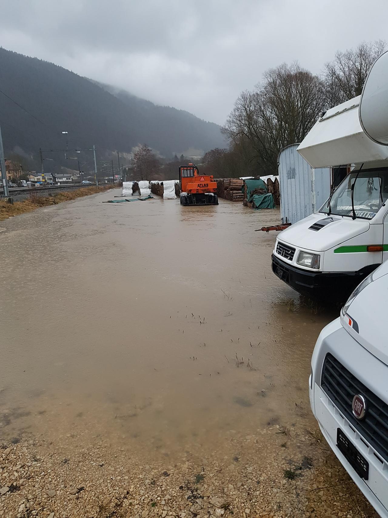 La Birse a débordé à Court, dans le canton de Berne. [Vos infos - Mickaël Rossé]