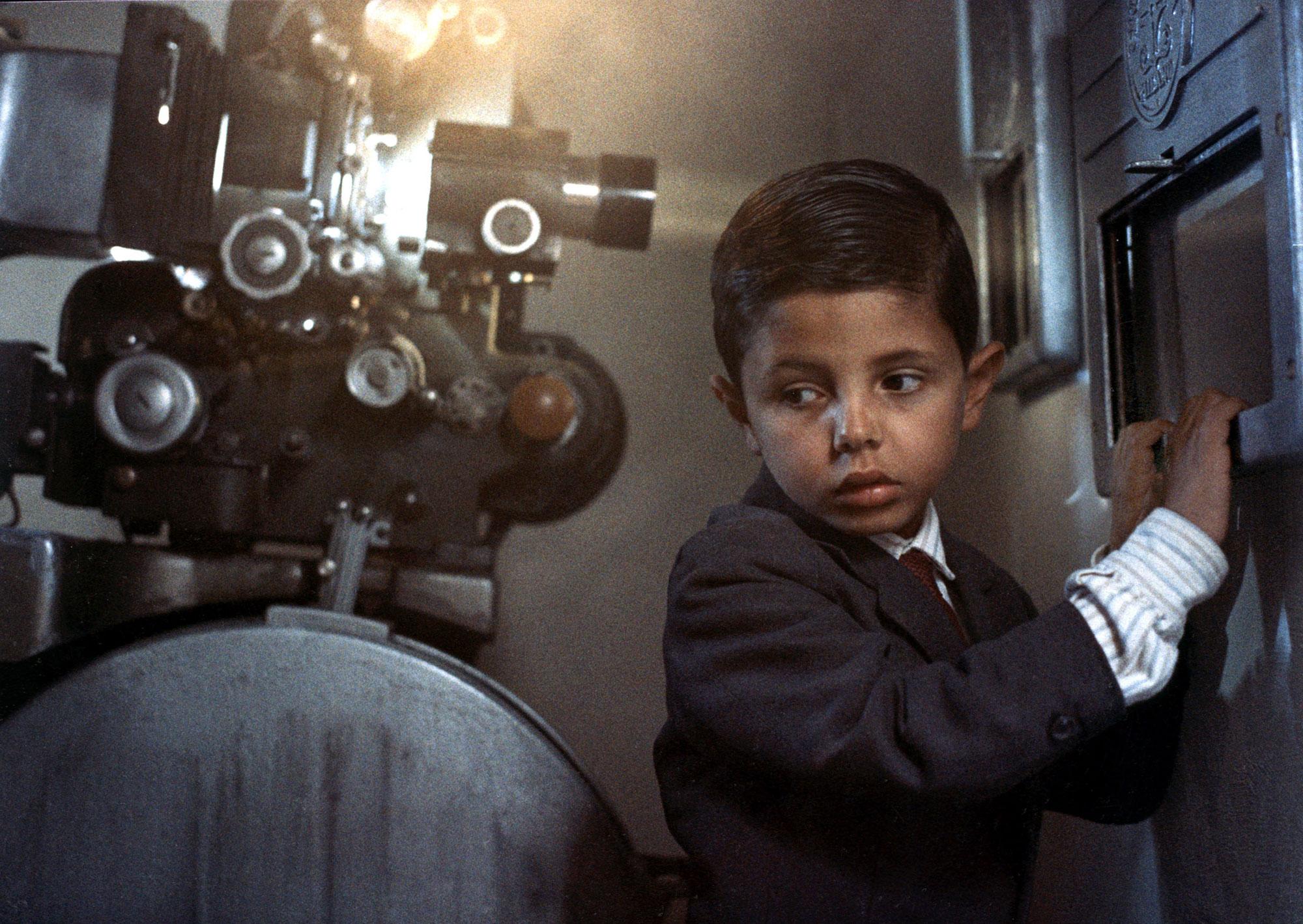 Toto dans la cabine de projection du film "Cinéma Paradiso". [AFP]