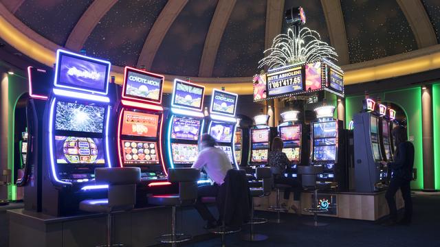 Des machines à sous au Grand Casino de Berne. [Gaetan Bally - KEYSTONE]