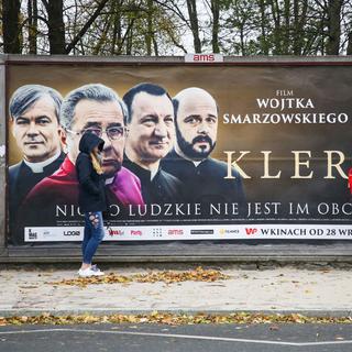 L'affiche du film "Clergé" en Pologne. [AFP - Beata Zawrzel - NurPhoto]