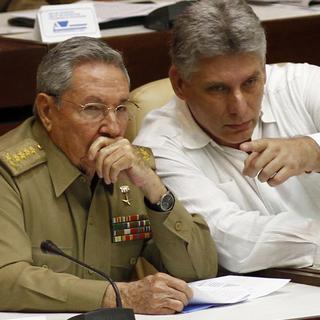 Les président et vice-président cubains Raul Castro et Miguel Diaz-Canel, le 6 juillet 2013. [AP/Keystone - Ismael Francisco]