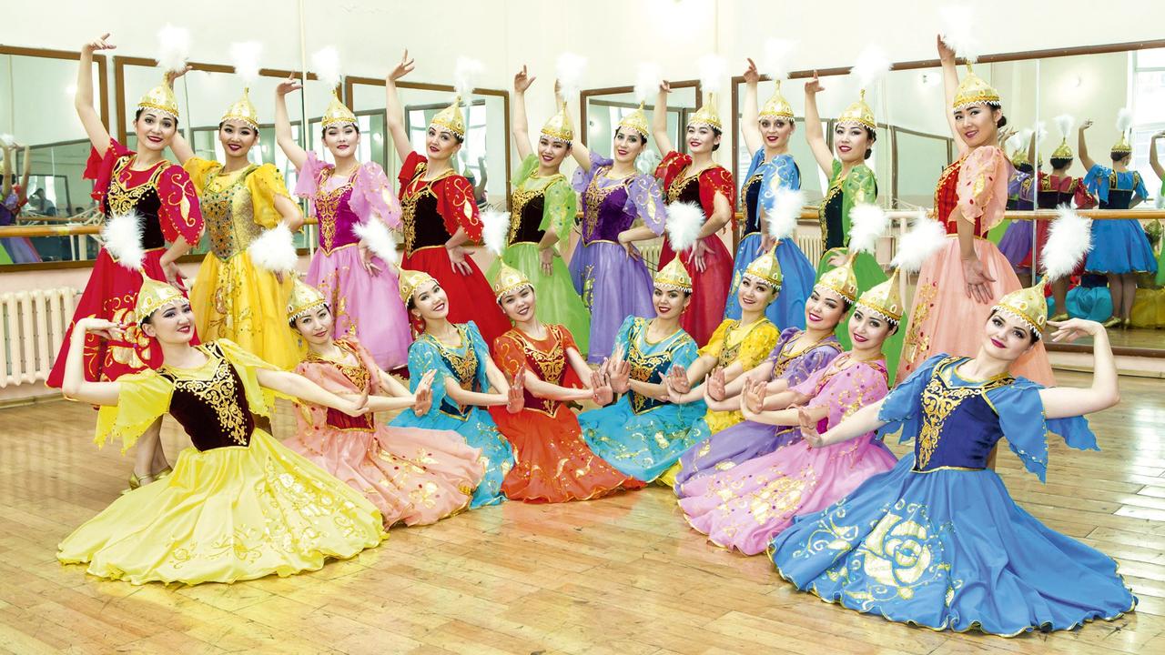 L'ensemble folklorique "Akku" venu du Kazakhstan. [www.fifo.ch]