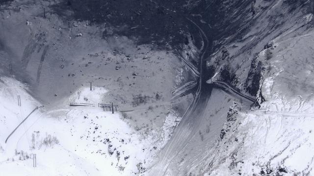 Des cendres volcaniques recouvrent des pistes de ski à Kusatsu, au Japon. [Kyodo News/AP/Keystone - Suo Takekuma]