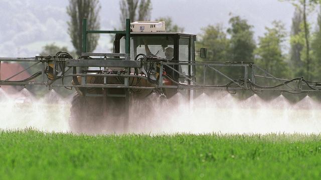 L’Etat du Valais et les organisations professionnelles agricoles ont élaboré un plan d’action cantonal sur les produits phytosanitaires. [Keystone - Arno Balzarini]