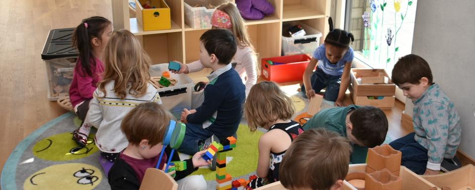 Des enfants dans une crèche jurassienne. [RTS - Gaël Klein]