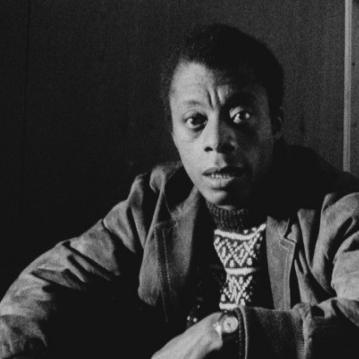 L'écrivain américain James Baldwin a séjourné quelques temps à Loèche-les-bains au début des années 1960. [RTS - Capture d'écran]