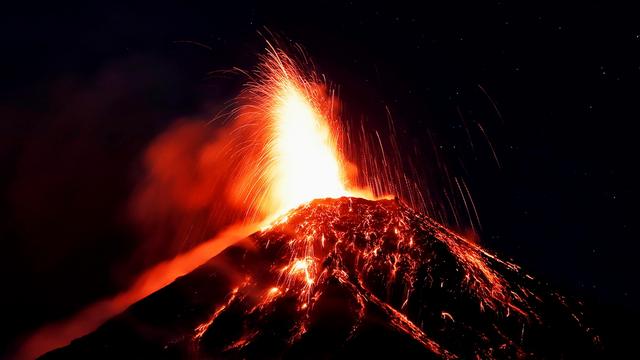 Le volcan de Fuego entre en éruption pour la cinquième fois depuis le début de l'année. [Keystone/EPA - Esteban Biba]