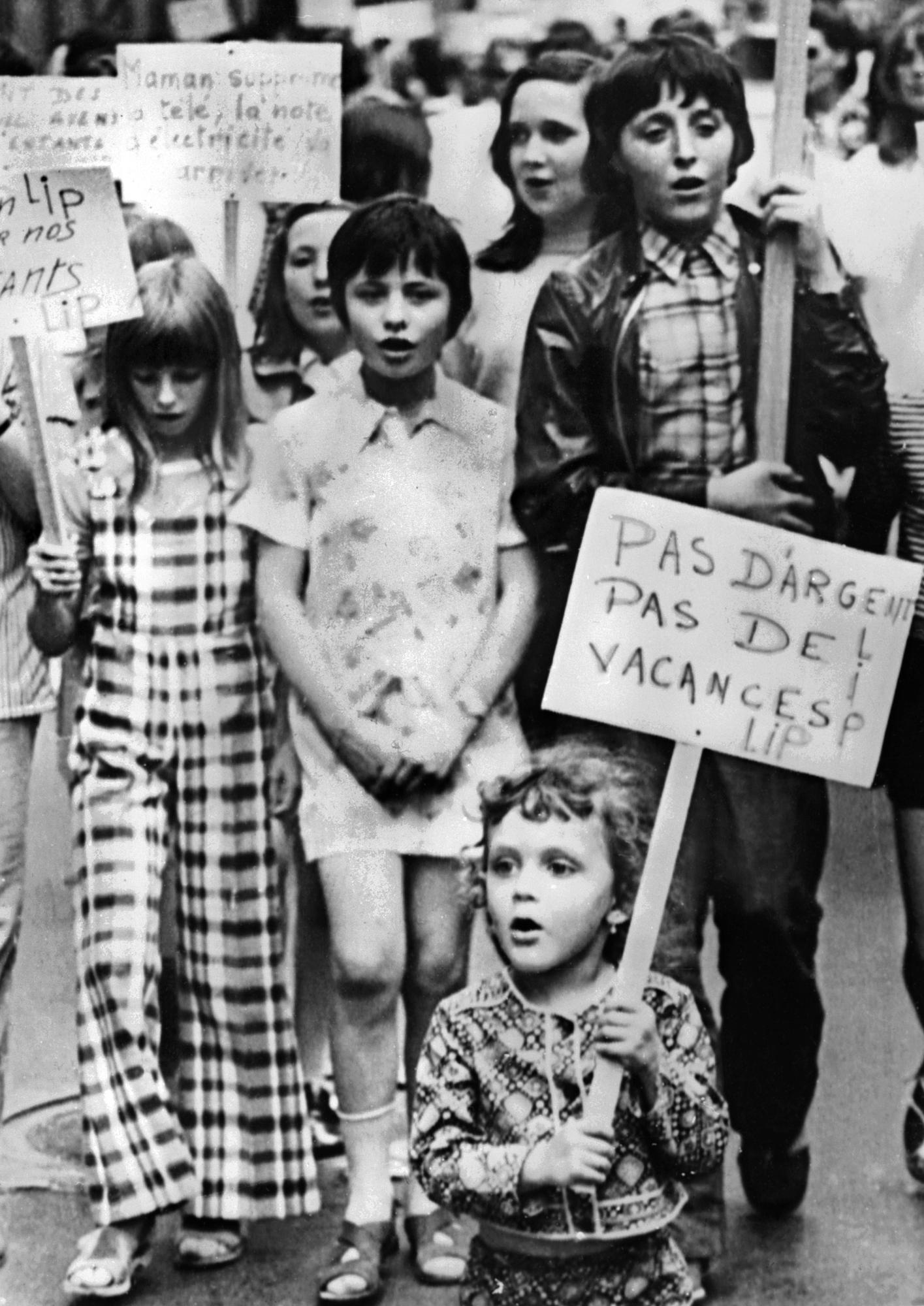 Les enfants des employés de Lip manifestant en juin 1973. [AFP]