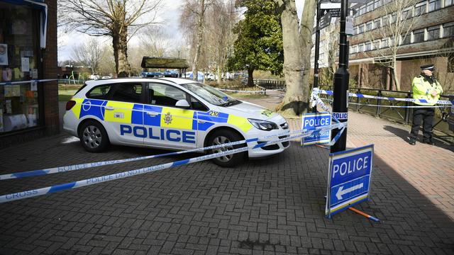 Une voiture de police derrière un cordon de sécurité à Salisbury, où Sergei Skripal a été empoisonné. [Keystone - Neil Hall]