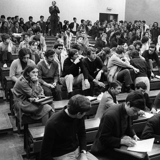 Des étudiants sont réunis suite au "Mouvement du 22 Mars" en 1968. [AFP - AFP]