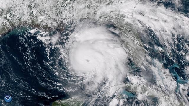 L'ouragan Michael se déplace en direction du nord-nord-ouest au-dessus du Golfe du Mexique, dans la nuit du 9 au 10 octobre 2018. [Keystone - epa/noaa/handout]