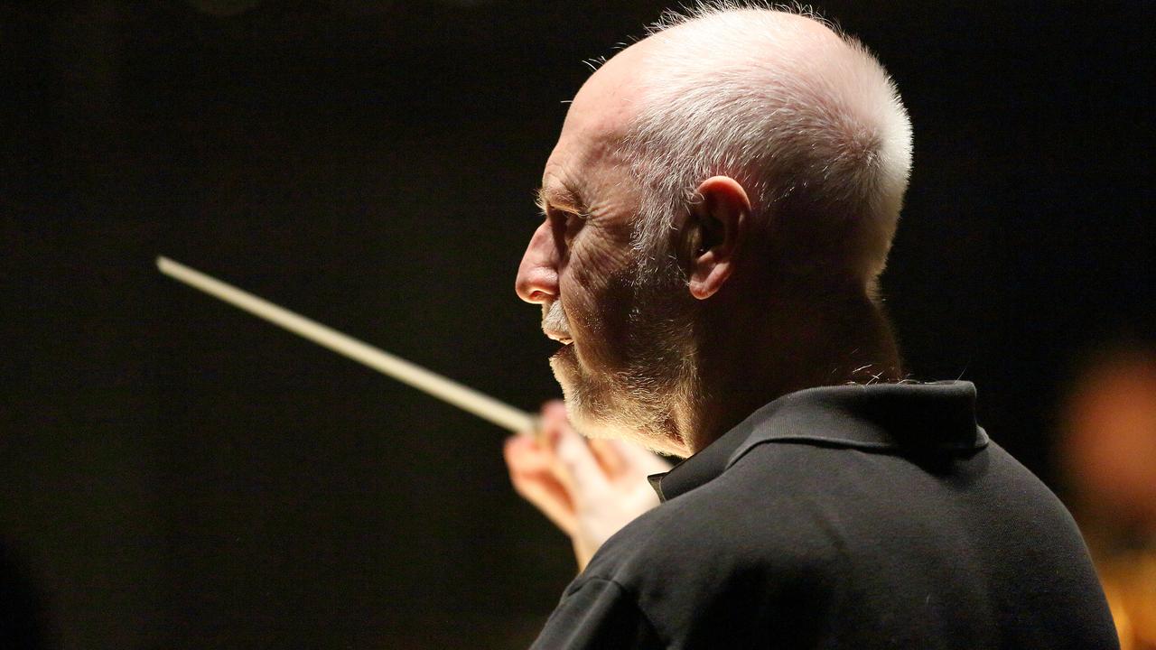 Le chef d'orchestre Jesus Lopez Cobos lors d'un opéra à Vienne, en 2013. [AFP - DIETER NAG]