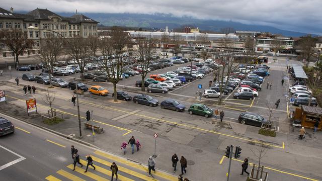 La place d'Armes à Yverdon sera entièrement repensée à l'horizon 2022. [Keystone - Jean-Christophe Bott]