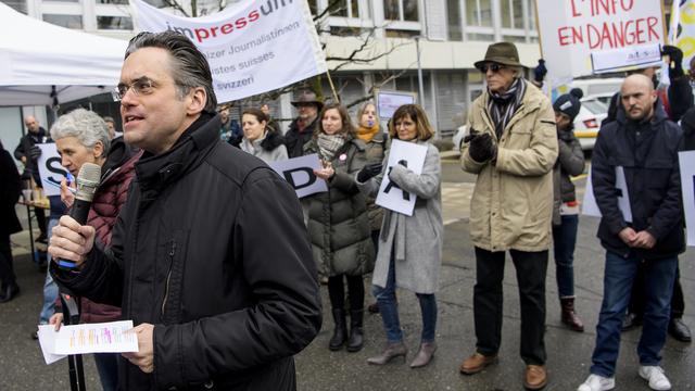 Olivier Feller a pris la parole lors de la manifestation de l'Agence télégraphique suisse. [Keystone - Jean-Christophe Bott]