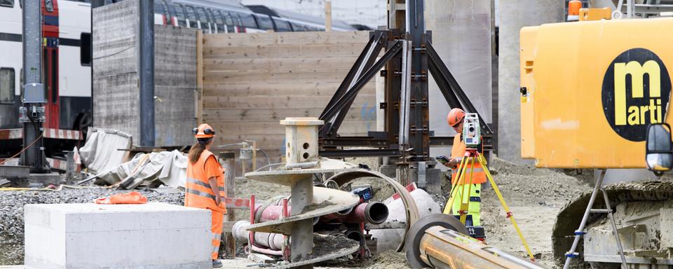 Les travailleurs de la construction se mobilisent pour leurs retraites. [Keystone - Anthony Anex]