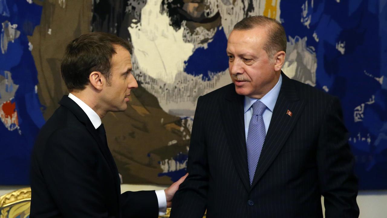 Emmanuel Macron (gauche) et Recep Tayyip Erdogan. [Anadolu/AFP - Yasin Bulbu]