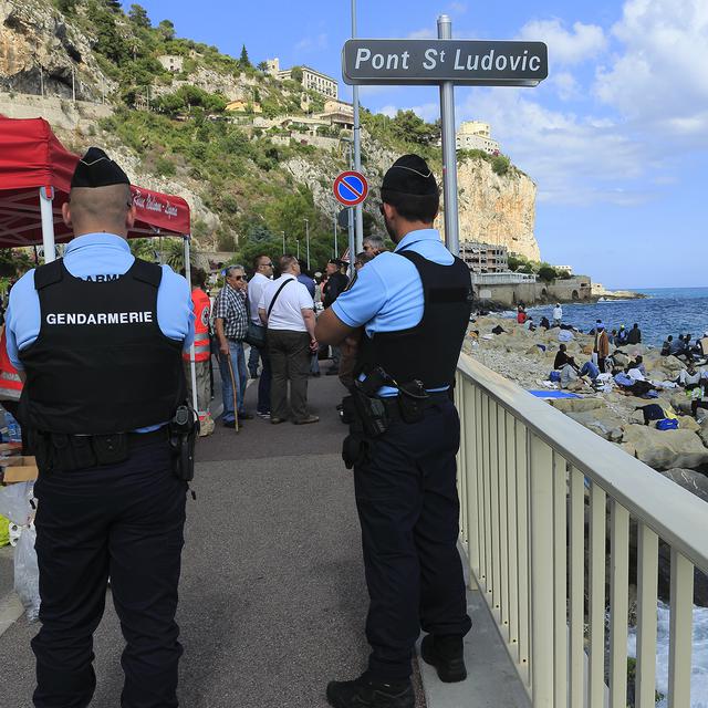 A Ventimille, les migrants sont arrêtés par les policiers français à la frontière. [AFP - Roland Macri]