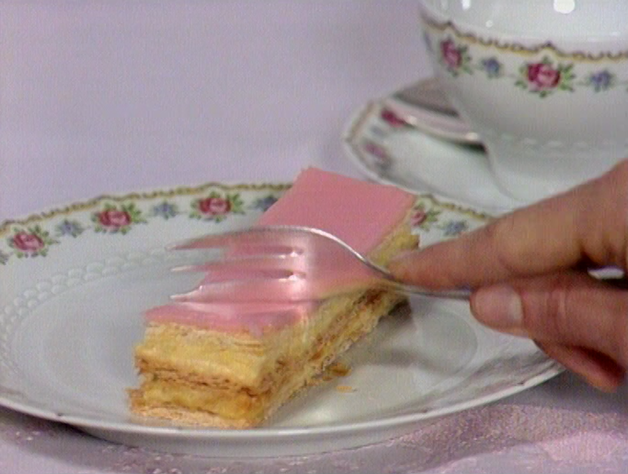 ABE teste les millefeuilles en 1982 [RTS]