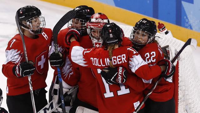 L'équipe féminine suisse de hockey à PyeongChang. [keystone - EPA/Larry W.Smith]