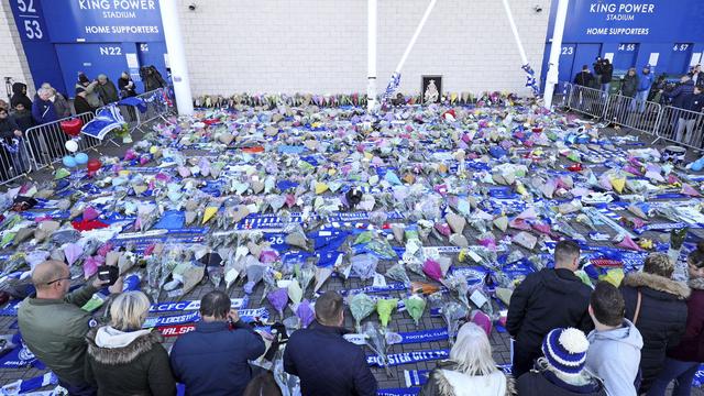 Des milliers de fans sont venus rendre hommage aux victimes. [Aaron Chown]