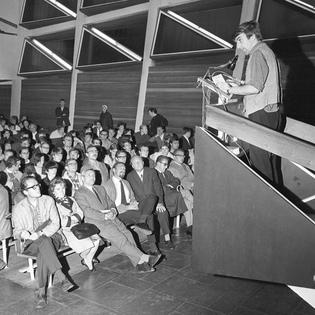 Le leader des étudiants Rudi Dutschke s'exprime le 20 juin 1967. [AFP - Joachim Barfknecht]