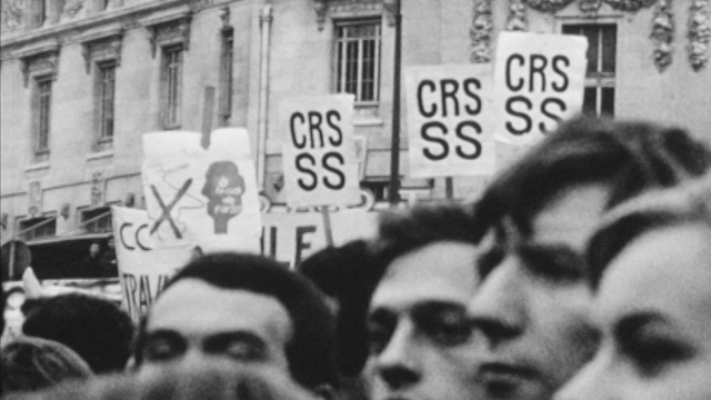 Pancartes CRS SS en Mai 68. [RTS]