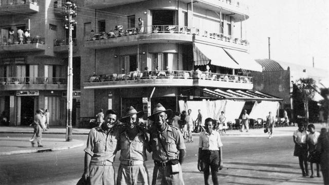 Soldats australiens à Tel Aviv en 1942.