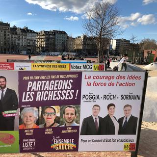 Des affiches électorales pour les élections genevoises d'avril et mai 2018 sur la plaine de Plainpalais, à Genève. [RTS - Kevin Gertsch]
