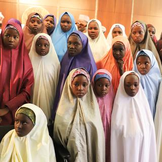 Après un mois de détention, plus d’une centaine d’écolières nigérianes ont été libérées mercredi 21 mars par leurs ravisseurs, des militants islamistes de Boko Haram. [AFP - PHILIP OJISUA]