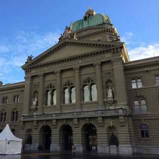Le Palais fédéral à Berne, siège du gouvernement et du parlement helvétiques. [RTS - Manuella Maury]