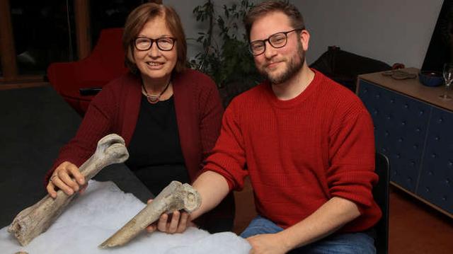 Les Docteurs Pat Wright et James Hansford, de la Société Zoologique de Londres (ZSL) [ZSL]