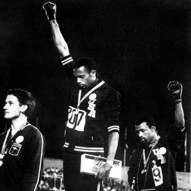 Tommie Smith et John Carlos aux Jeux Olympiques de 1968. [AFP - EPU]