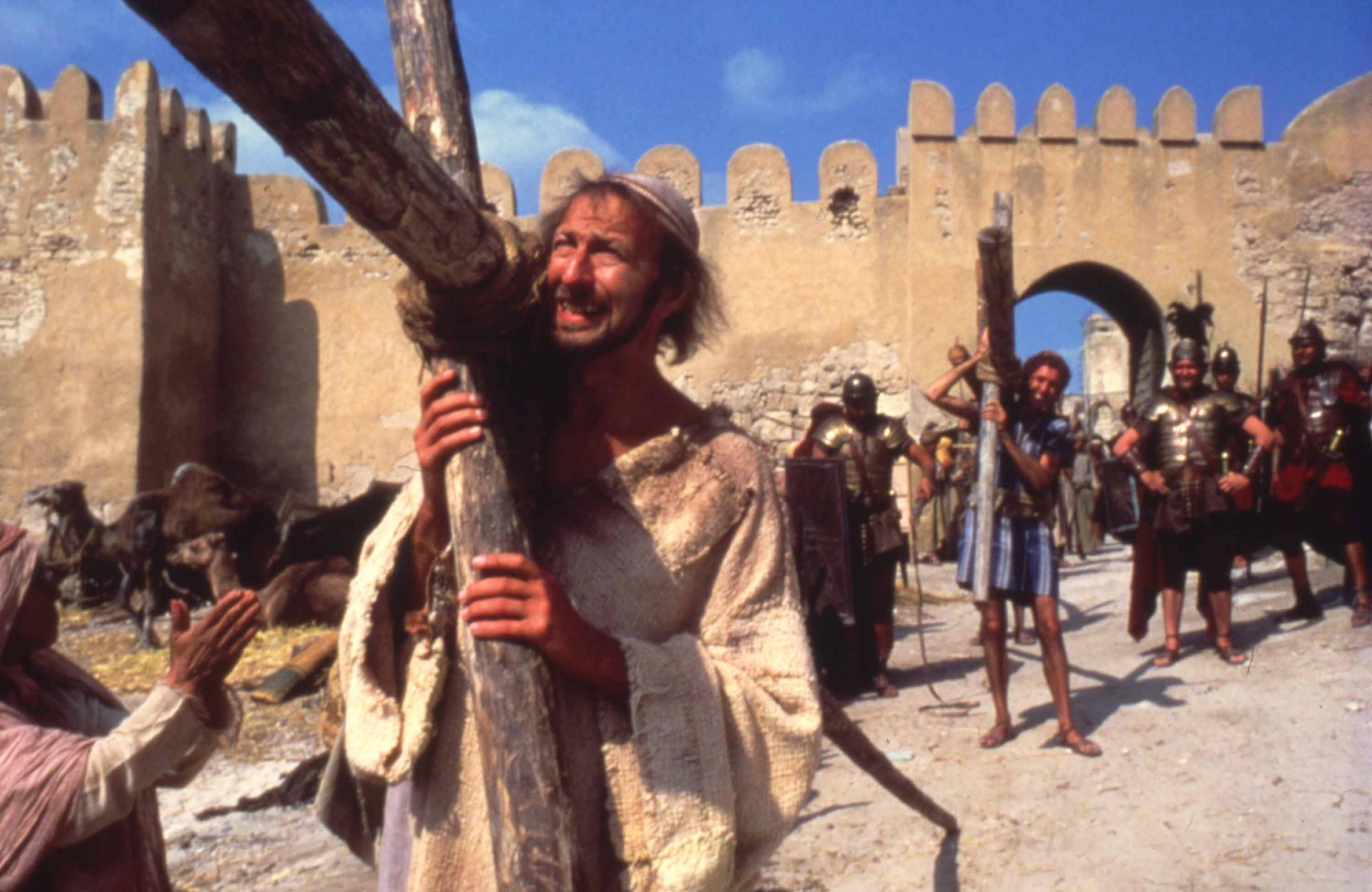 Brian est condamné à la crucifixion. [AFP - HandMade Films / Archives du 7eme Art / Photo12]