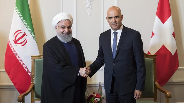 Le président iranien Hassan Rohani et la président de la Confédération Alain Berset. [Keystone - Peter Klaunzer]