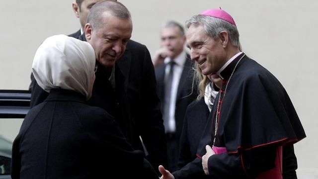 Le président turc et son épouse à leur arrivée lundi matin au Vatican. [AP/Keystone - Gregorio Borgia]