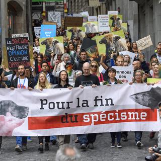 Des manifestants antispécistes dans les rues de Genève, ce samedi 25 août. [Keystone - Martial Trezzini]