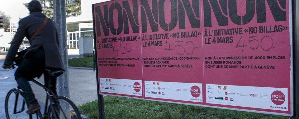 Affiche des opposants à l'initiative, dans une rue de Gen [Keystone - Salvatore Di Nolfi]