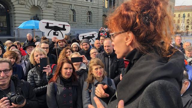 L'auteure alémanique Sybille Berg lors du lancement de l'initiative à Berne, 05.04.2018. [Keystone - Adrian Reusser]