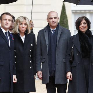 Alain Berset et sa femme Muriel ont été accueillis à l'Elysée par le couple Macron. [Keystone - AP Photo/Thibault Camus]