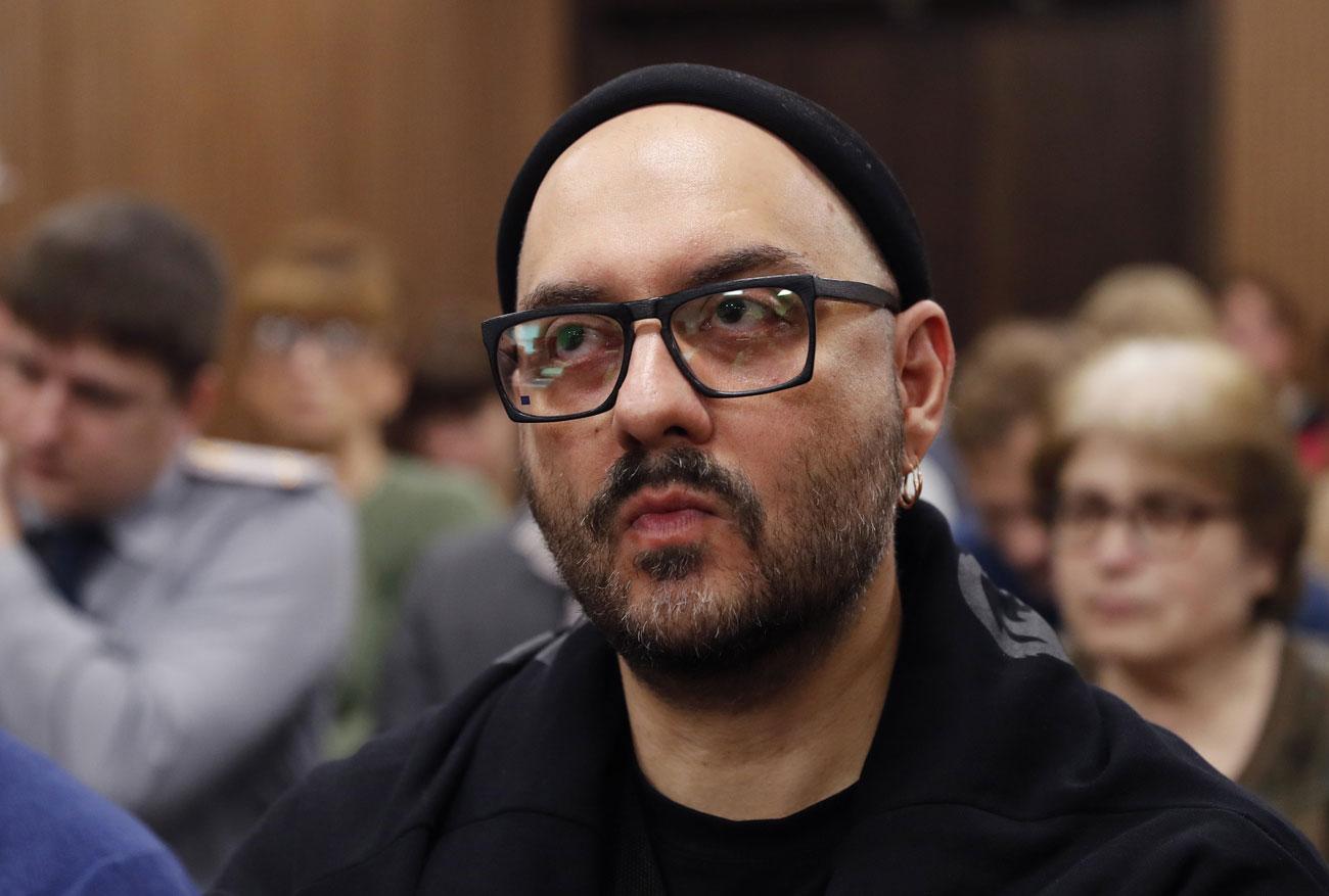 Le réalisateur et metteur en scène Kirill Serebrennikov lors de l'ouverture de son procès à Moscou le 7 novembre 2018. [Keystone - Maxim Shipenkov]