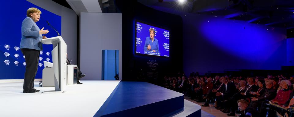 La chancelière allemande Angela Merkel a prononcé un discours au WEF de Davos mercredi 24 janvier 2018. [AP - Fabrice COFFRINI]