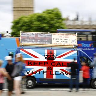 Un bus de la campagne officielle Vote Leave, peu avant le scrutin sur le Brexit, le 21 juin 2016. [Reuters - Stefan Wermuth]