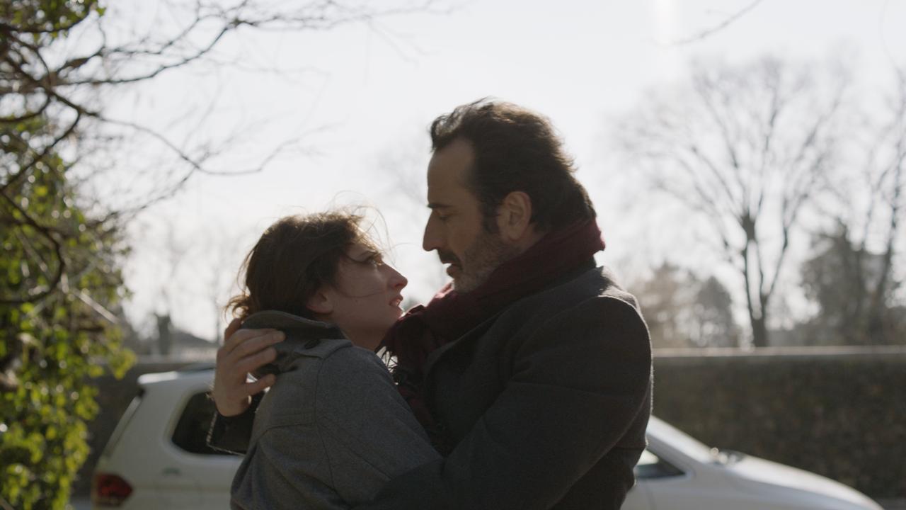 Une scène de "Dévoilées", un téléfilm de Jacob Berger avec Bruno Todeschini, Marthe Keller, Julie Gayet et Lola Creton. [RTS - Vega Film AG]