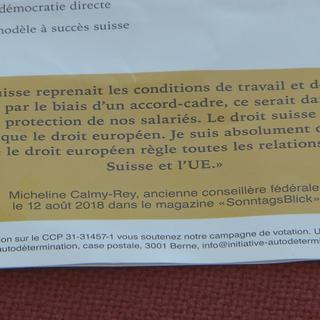 La citation de Micheline Calmy-Rey dans le flyer de l'UDC. [RTS]